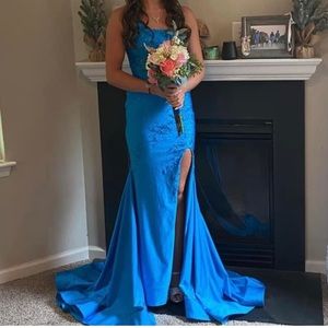 Hardly worn elegant sparkly blue dress